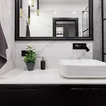 Chic - Cozy And Stylish - Center - Jp19 Daire *