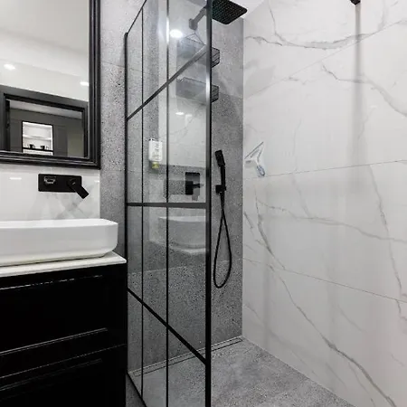 Chic - Cozy And Stylish - Center - Jp19