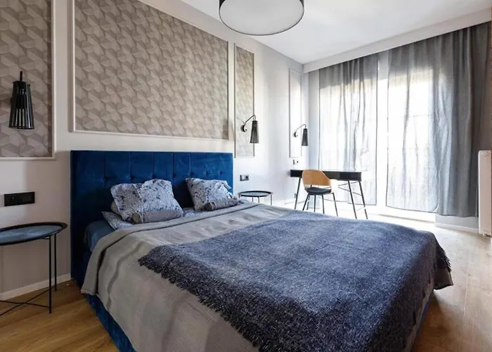 Chic - Cozy And Stylish - Center - Jp19