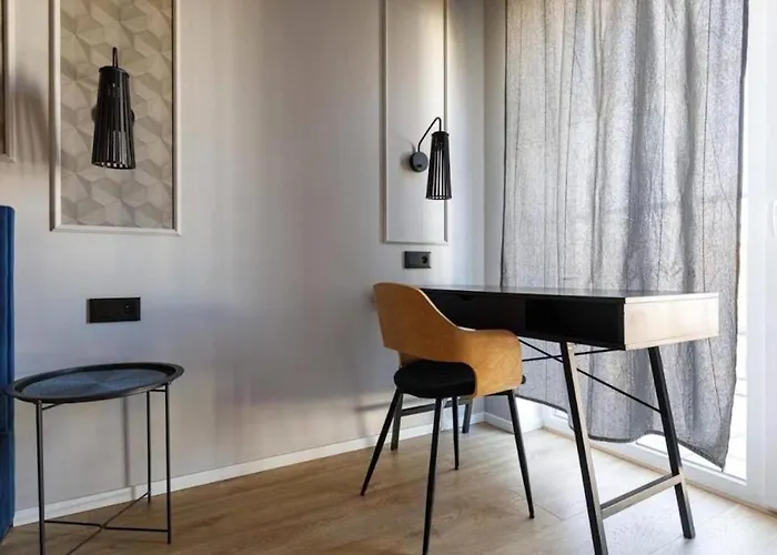 Chic - Cozy And Stylish - Center - Jp19 * 브로츠와프