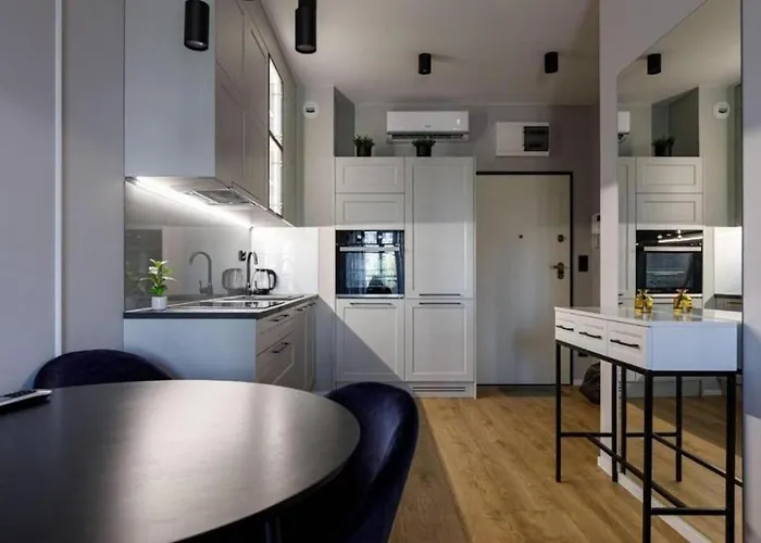 Chic - Cozy And Stylish - Center - Jp19