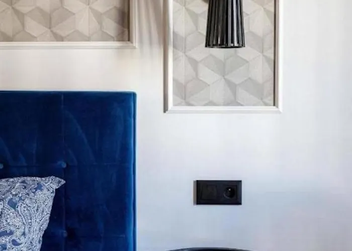 Chic - Cozy And Stylish - Center - Jp19 브로츠와프